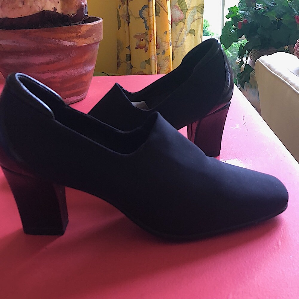 Donald J. Pliner Size 6 1/2 Like New! - Picture 4 of 10